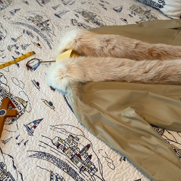 Genuine Ivory Leather & Fox Fur Jacket - Picture 9 of 15